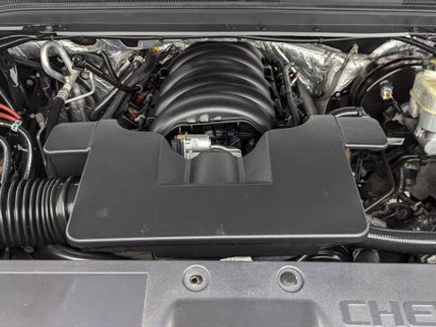 Used 2017 Chevrolet Suburban Premier image 31