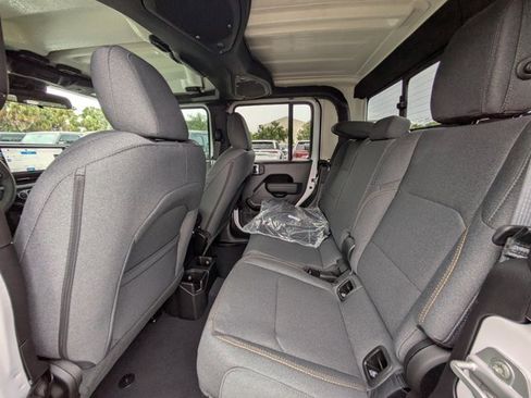 New 2025 Jeep Gladiator Sport image 12