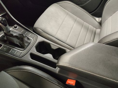 Used 2025 Volkswagen Jetta SE FWD image 26