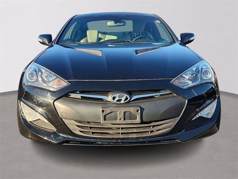 Used 2016 Hyundai Genesis 3.8 image 2