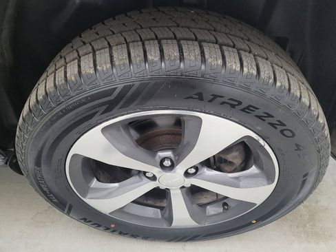 Used 2019 Jeep Cherokee Limited AWD/4WD image 31