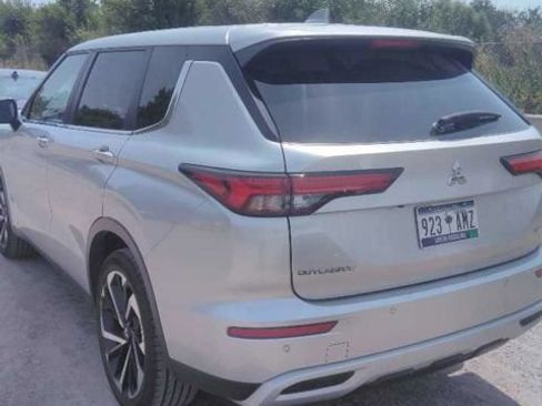 Used 2024 Mitsubishi Outlander SE FWD image 2