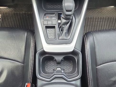 Used 2019 Toyota RAV4 XLE w/ Convenience Package FWD image 39