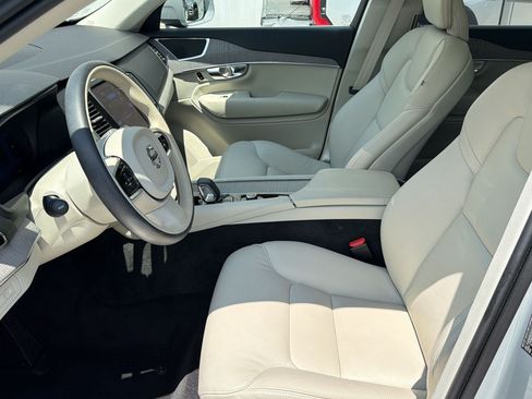 Used 2025 Volvo XC90 T8 Plus w/ Protection Package Premier AWD/4WD image 5