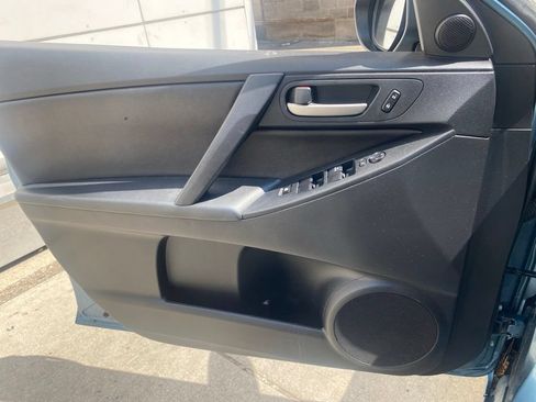 Used 2010 MAZDA MAZDA3 i Touring FWD image 5