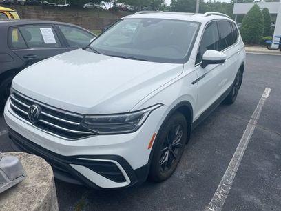 Certified 2024 Volkswagen Tiguan SE w/ Panoramic Sunroof Package