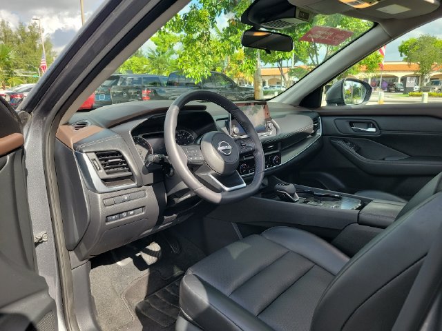 Used 2023 Nissan Rogue SV w/ SV Premium B Package FWD image 15