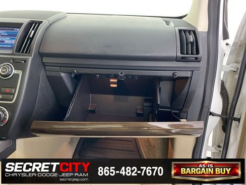 Used 2014 Land Rover LR2 image 31