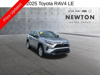 Used 2025 Toyota RAV4 LE FWD video 1
