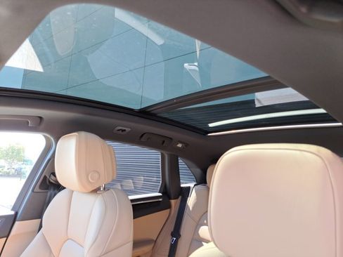 Certified 2025 Porsche Macan image 36