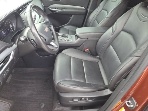 Used 2019 Cadillac XT4 Premium Luxury w/ Enhanced Visibility Package FWD image 9