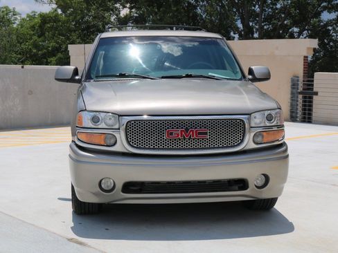 Used 2001 GMC Yukon XL Denali AWD/4WD image 9