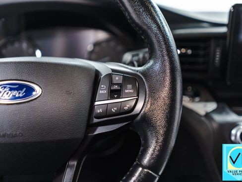 Used 2020 Ford Explorer XLT image 11