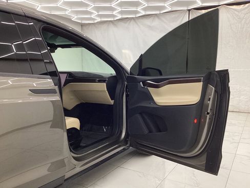 Used 2016 Tesla Model X 75D image 23