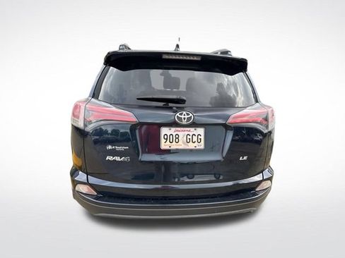 Used 2017 Toyota RAV4 LE FWD image 5