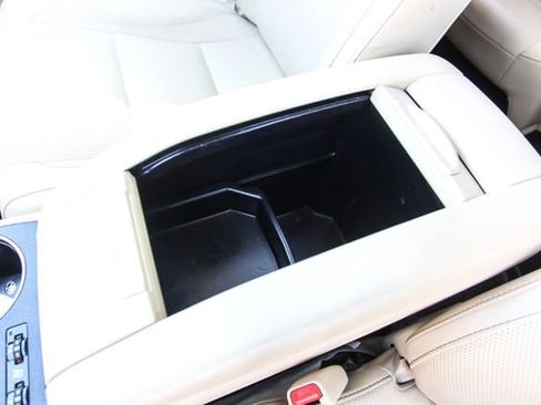 Used 2017 Toyota Highlander Limited w/ Carpet Mat Package image 64