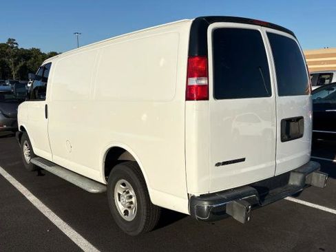 Used 2018 Chevrolet Express 2500 w/ Driver Convenience Package RWD image 3
