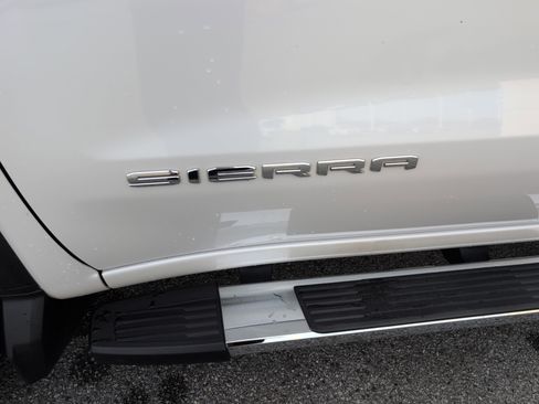 Used 2023 GMC Sierra 1500 SLT w/ SLT Premium Plus Package image 4