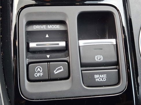 Used 2023 Honda Pilot Sport image 25