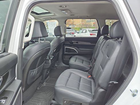Used 2022 Kia Telluride EX w/ EX Premium Package AWD/4WD image 10