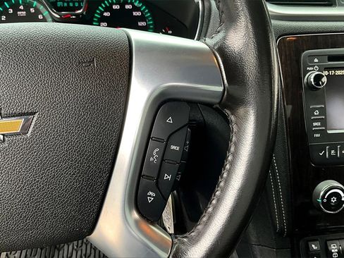 Used 2017 Chevrolet Traverse LT w/ Style and Technology Package image 12
