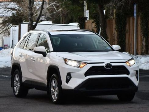 Used 2019 Toyota RAV4 XLE w/ Convenience Package image 7