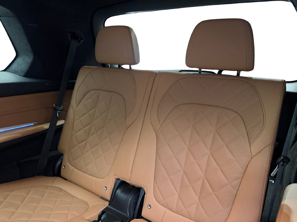 Used 2024 BMW X7 xDrive40i w/ Executive Package AWD/4WD image 43