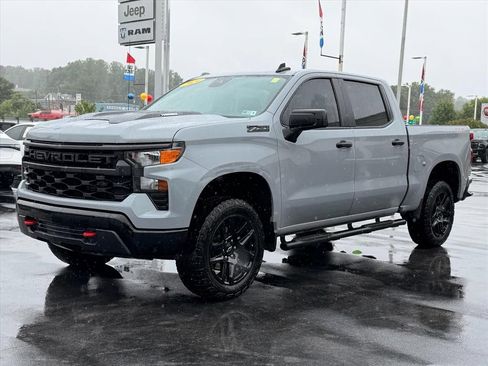 Used 2024 Chevrolet Silverado 1500 Custom Trail Boss w/ LPO, Dark Essentials Package AWD/4WD image 9