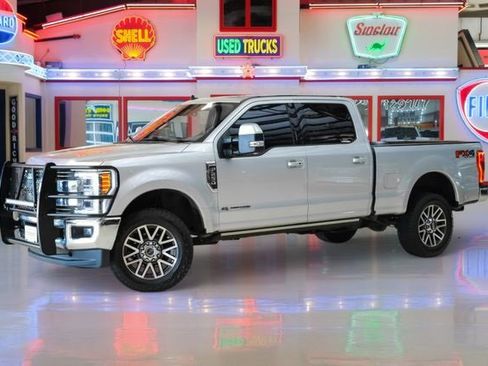 Used 2019 Ford F250 Lariat w/ Lariat Ultimate Package image 2