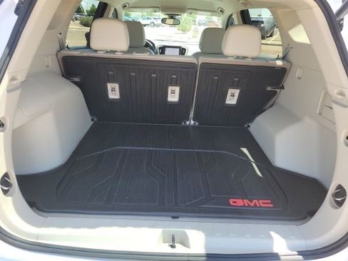 Used 2023 GMC Terrain Denali w/ Denali Premium Package AWD/4WD image 10