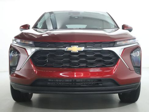 Used 2024 Chevrolet Trax LS w/ LS Convenience Package FWD image 5