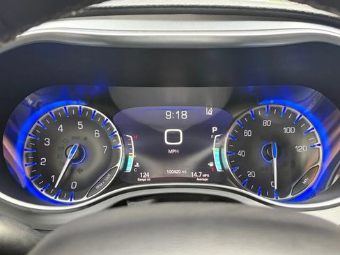 Used 2019 Chrysler Pacifica Limited w/ Advanced Safetytec Group FWD image 34