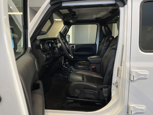 Used 2021 Jeep Wrangler Unlimited Sahara w/ Cold Weather Group image 16