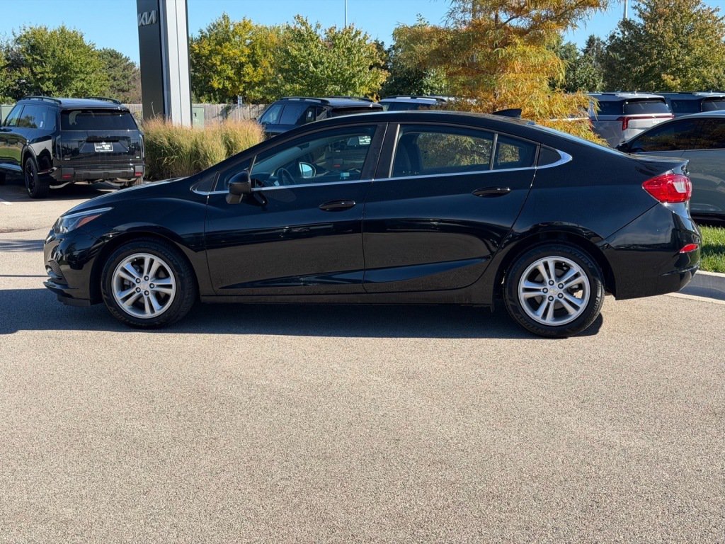 Used 2017 Chevrolet Cruze LT w/ Convenience Package FWD image 3
