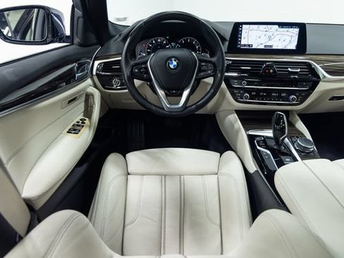 Used 2019 BMW 530i xDrive w/ Premium Package AWD/4WD image 3