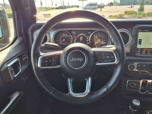 Used 2018 Jeep Wrangler Unlimited Sahara AWD/4WD image 14
