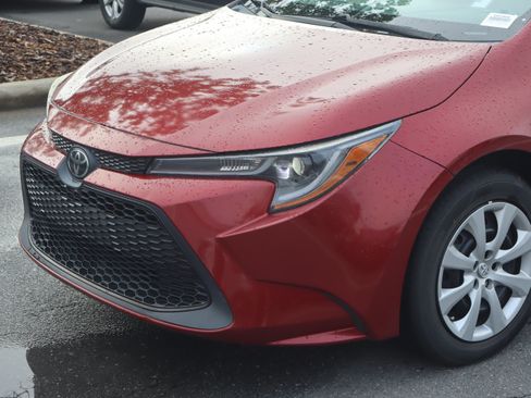Used 2022 Toyota Corolla LE FWD image 6