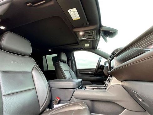Used 2024 GMC Yukon XL Denali image 27