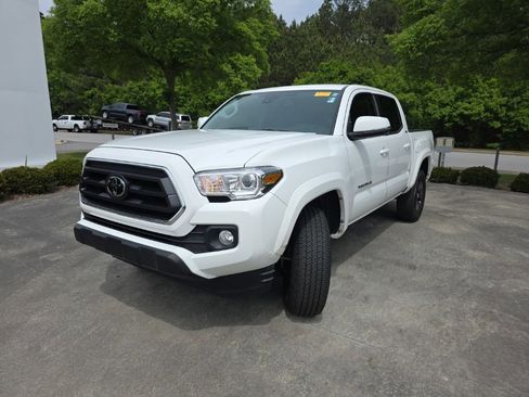 Used 2023 Toyota Tacoma SR5 w/ Technology Package image 8