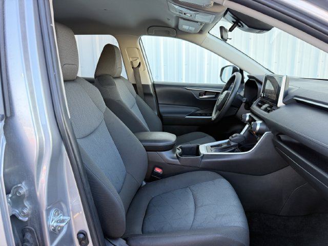 Used 2025 Toyota RAV4 XLE FWD image 29
