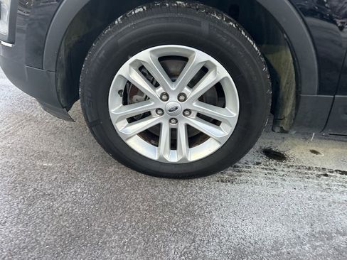 Used 2017 Ford Explorer XLT image 9