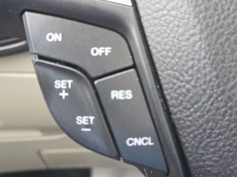 Used 2022 Ford Edge Titanium image 11