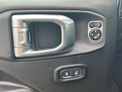 Used 2024 Jeep Wrangler Unlimited Sport AWD/4WD image 9