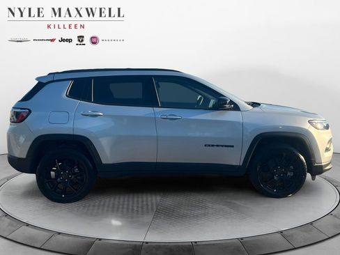 New 2026 Jeep Compass Latitude image 17