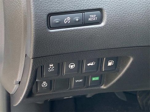 Used 2019 Nissan Rogue SV w/ Premium Package image 16