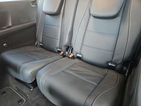 Certified 2025 Mercedes-Benz GLS 450 4MATIC image 31