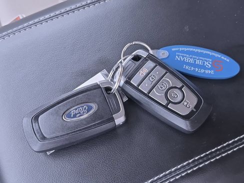 Used 2021 Ford Explorer XLT w/ Equipment Group 202A AWD/4WD image 34