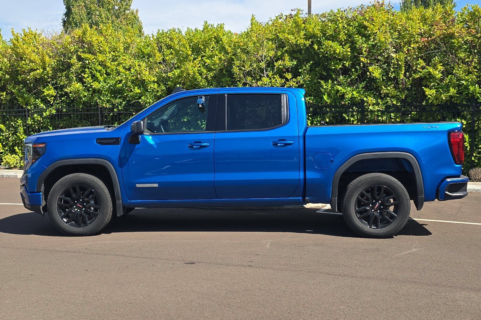 Used 2024 GMC Sierra 1500 Elevation AWD/4WD image 7