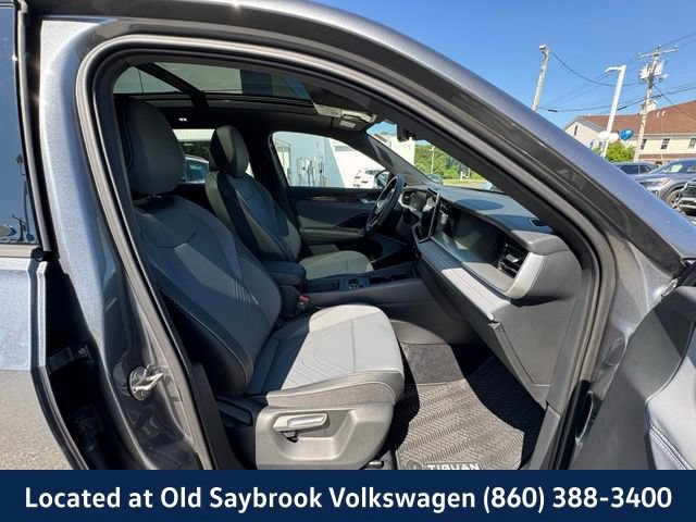 Certified 2025 Volkswagen Tiguan SE R-Line AWD/4WD image 27