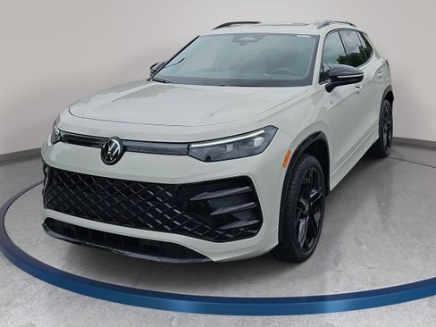 Used 2025 Volkswagen Tiguan SE R-Line AWD/4WD image 1